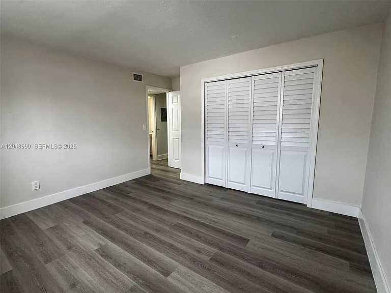 1345 W 28th St #4 — Photo 15