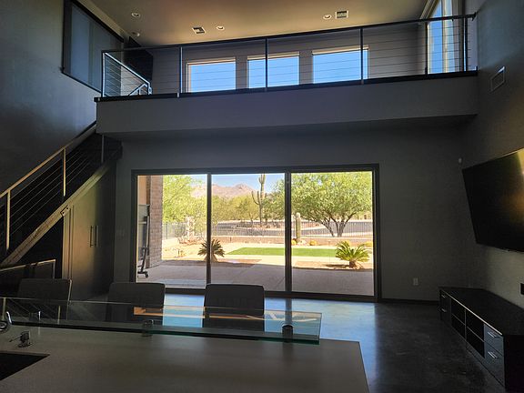 Soaring Ceilings, Lots of natural light

Oversized Slider for easy indoor/outdoor living