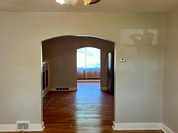 5th image of 2438 Woodstock Ave