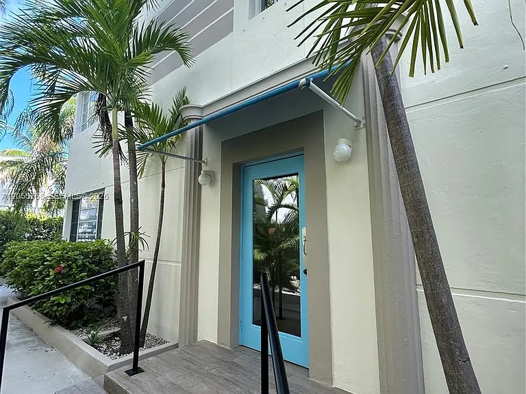 345 Collins Ave #4 — Photo 1