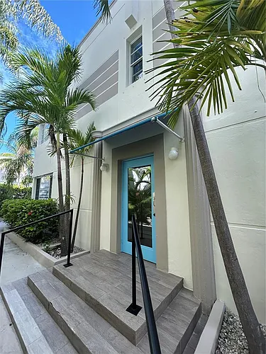 345 Collins Ave #4 Photo 1 345 Collins Ave #4 Photo 1
