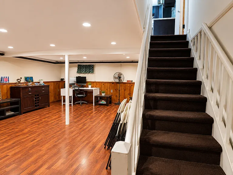 7th Ave — Photo 18