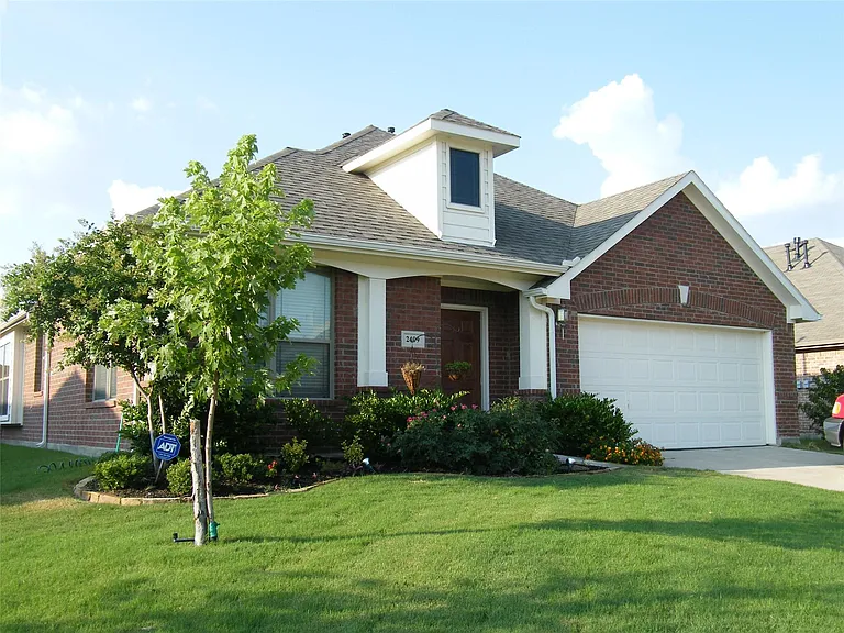 2409 Deerwood Dr — Photo 1
