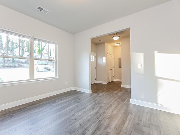 4th image of 436 Crosby Cir