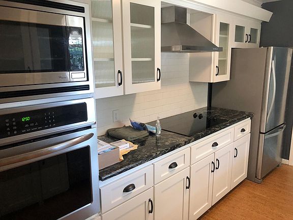 Nice cooking area with vented cook top for smoke free cooking.