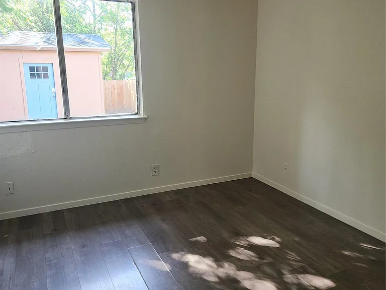 905 Fieldwood Dr #B — Photo 9
