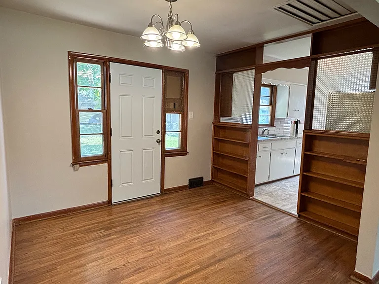 1321 E Wassall St — Photo 4