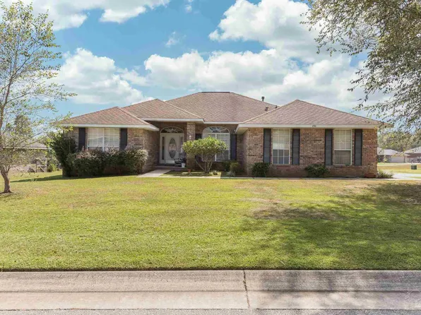 1591 Twin Pines Cir, Cantonment, FL 32533