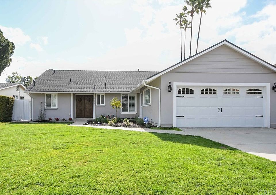 1st image of 23548 Balmoral Ln