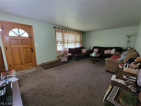 5th image of 200-202 Meadowbrook Ave