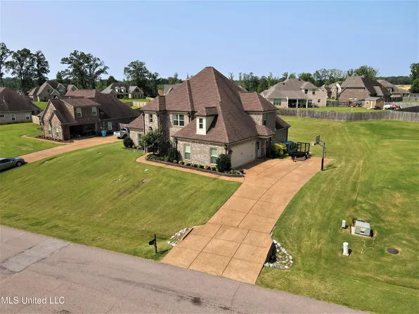 4693 Bakersfield Dr, Nesbit, MS 38651