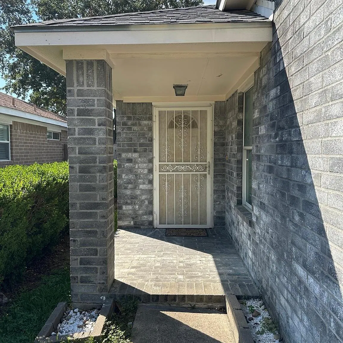 4 bed, 2.0 bath, 1812 sqft, $2,100 — Photo 2