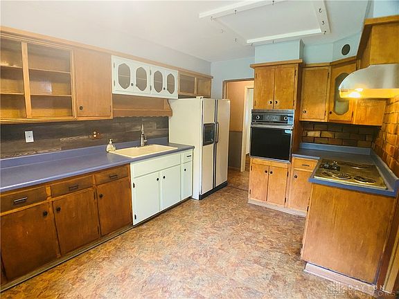 3rd image of 4740 Far Hills Ave