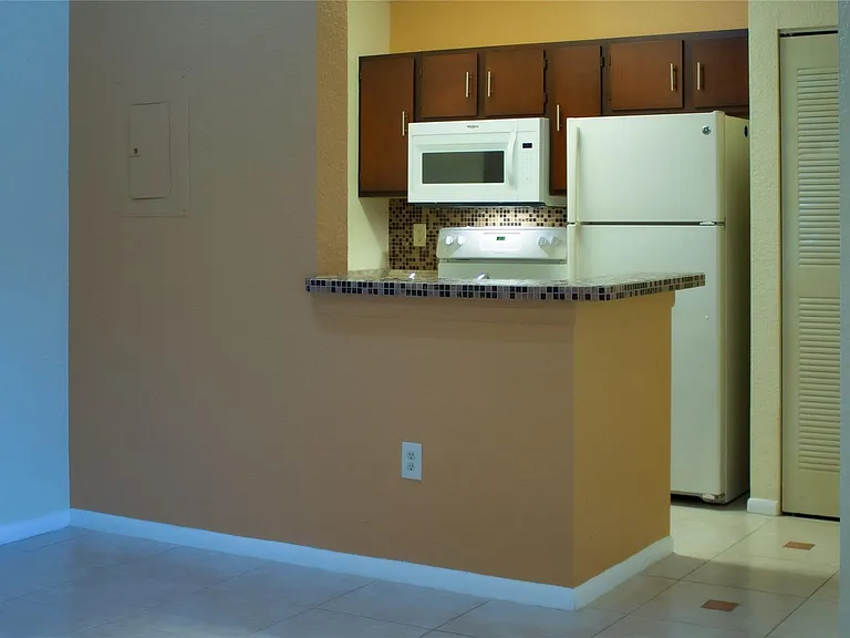 2861 N Oakland Forest Dr #307 — Photo 8