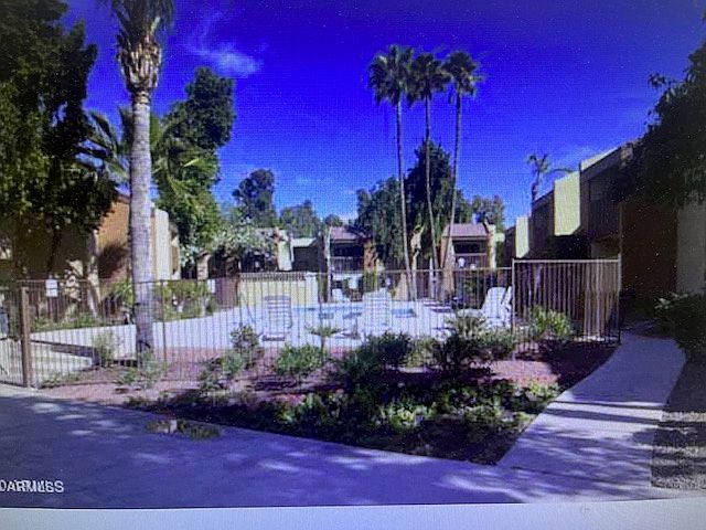 2nd image of 1014-2121 W Royal Palm Rd