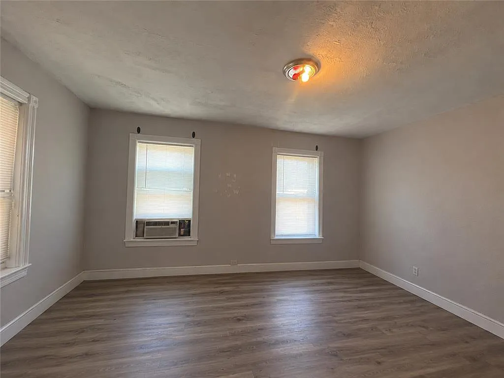 1 bed, 1.0 bath, 756 sqft, $1,150 — Photo 3