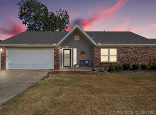 5311 S Spruce Dr, Sand Springs, OK 74063