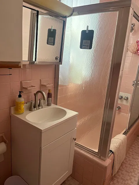 2 bed, 700 sqft, $2,300 — Photo 3