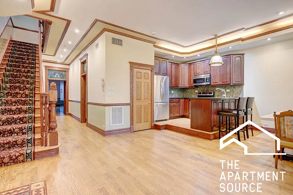 3 bed, 3.0 bath, 2300 sqft, $5,500 — Photo 3