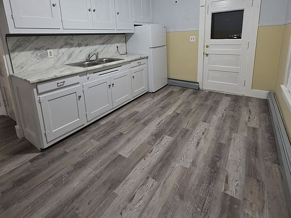 3rd image of 108 Green St Unit 4