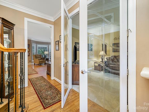 4th image of 6811 Kirkhom Ct