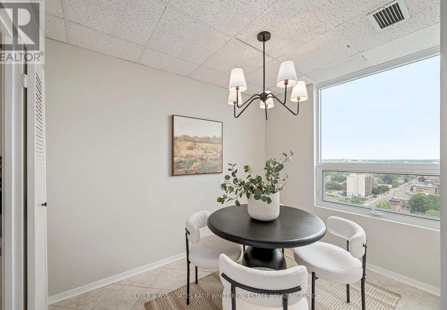 389 Dundas Street London — Photo 4