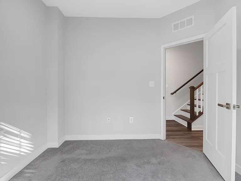 2460 James Bank Rd SE — Photo 16