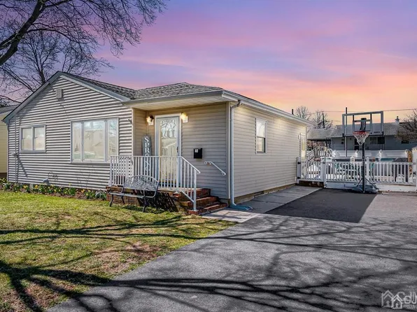 112 S 20th Ave, Manville, NJ 08835