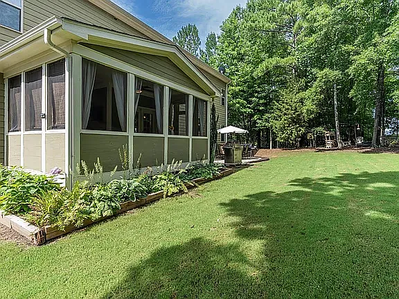 5 bed, 4161 sqft, $3,600 — Photo 3