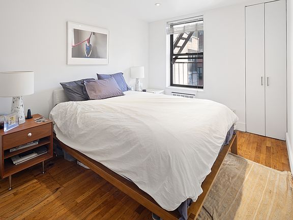 3rd image of 165 Christopher St APT 3N