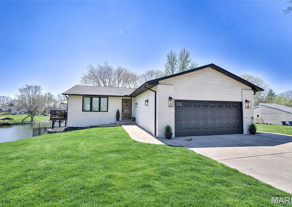 1st image of 111 Elm Dr