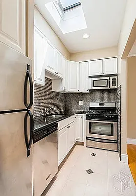 Rented by Yellowstone Equity Management Inc | media 14