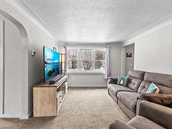 4th image of 176 Hanson Rd