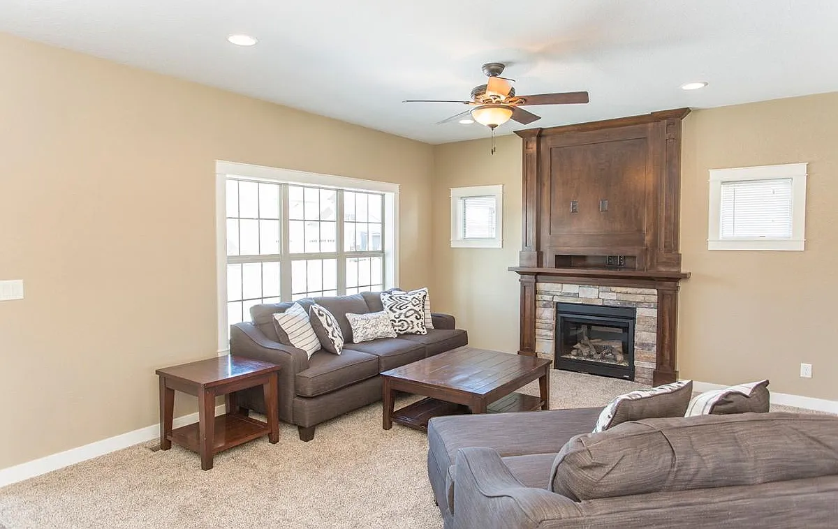 4 bed, 2.5 bath, 1750 sqft, $2,600 — Photo 4