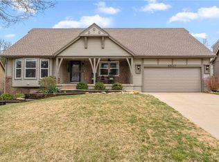 8517 Bradshaw St, Lenexa, KS 66215