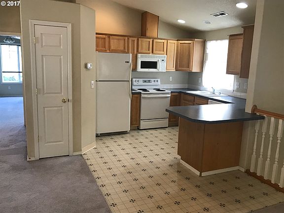 3rd image of 107 NW 49th Cir