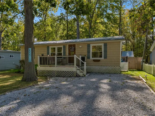 5114 University Dr, Geneva, OH 44041