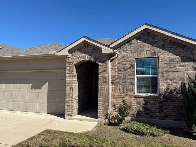 3 bed, 2.0 bath, 1483 sqft, $1,950 — Photo 2