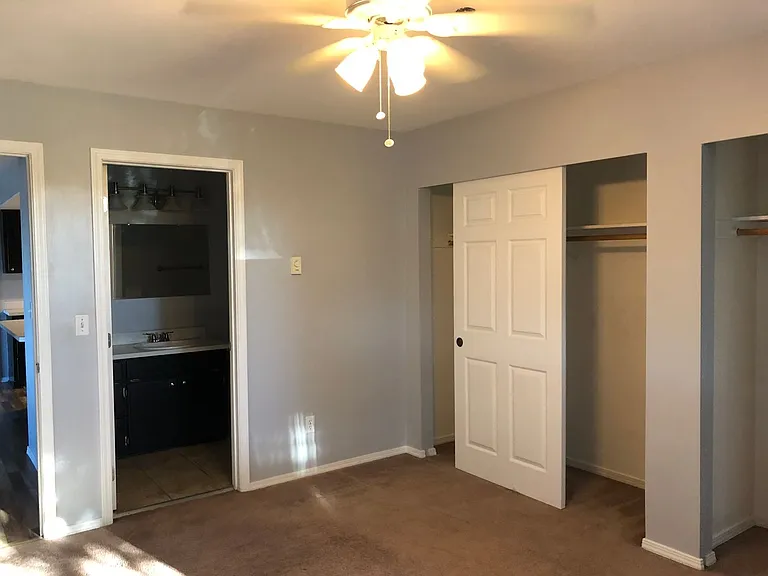 300 N Oak Harbor St #B201 — Photo 13