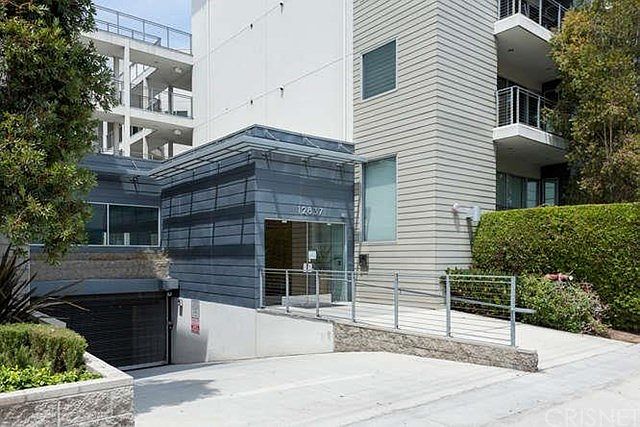 1st image of 12837 Moorpark St Unit 408