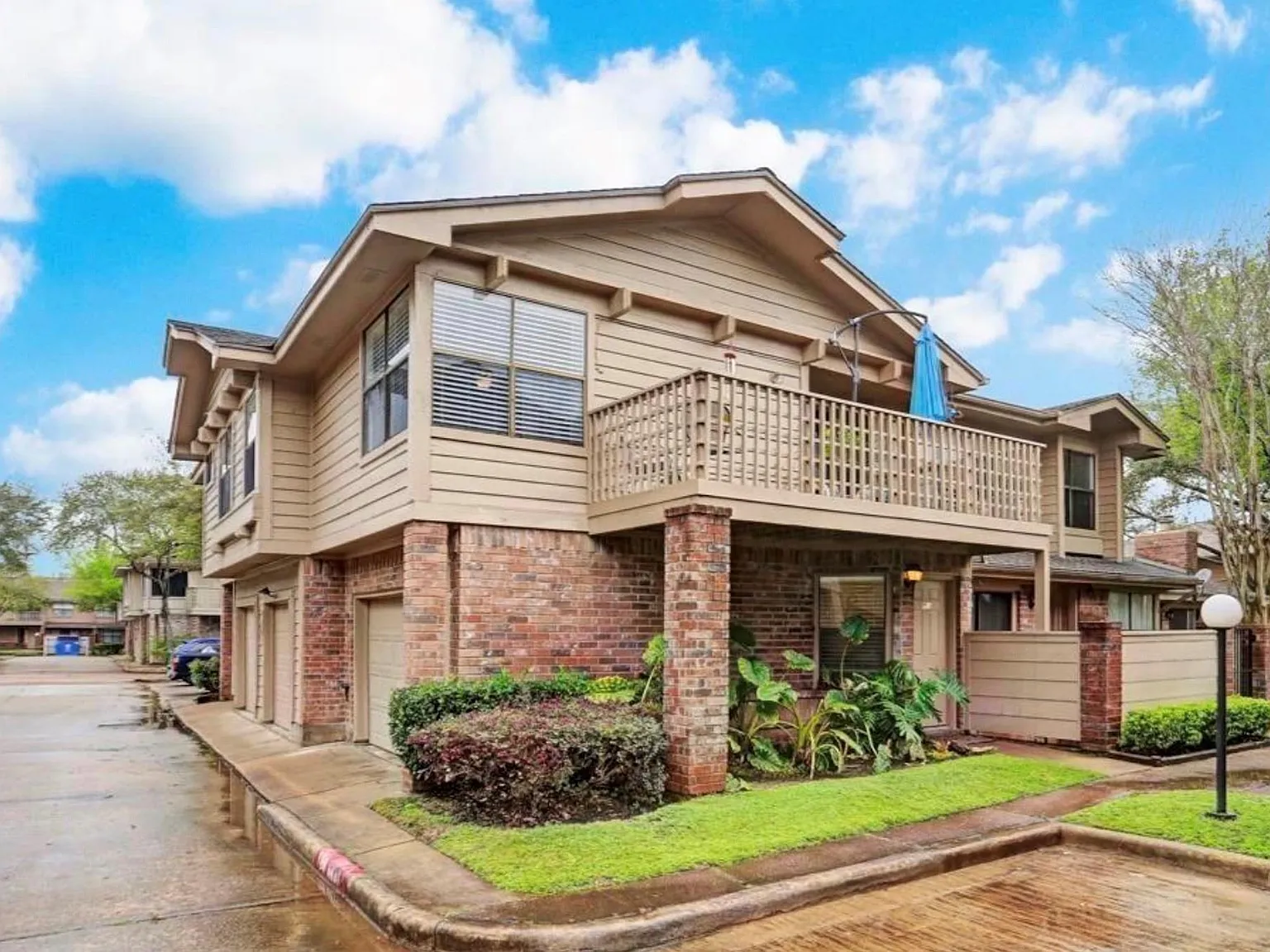 3 bed, 2.0 bath, 1344 sqft, $1,800 — Photo 2