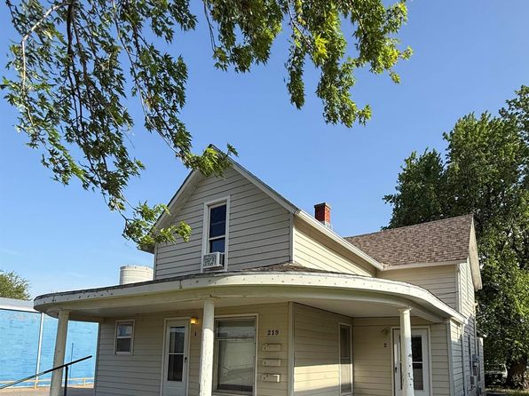 219 W 4th St, Larned, KS 67550