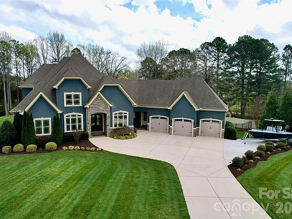 3rd image of 147 Castle Dr