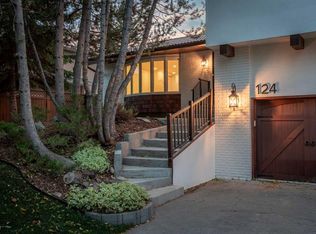 124 E Canterbury Dr SW, Calgary, AB T2W 2G1