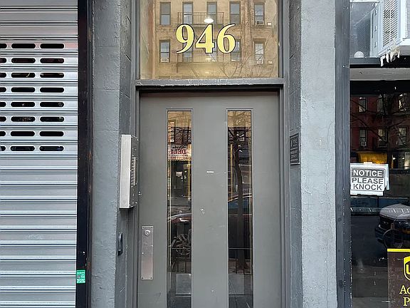 5th image of 946 Columbus Ave APT 2D