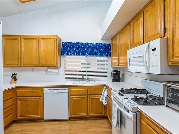5th image of 31102 Larchwood St