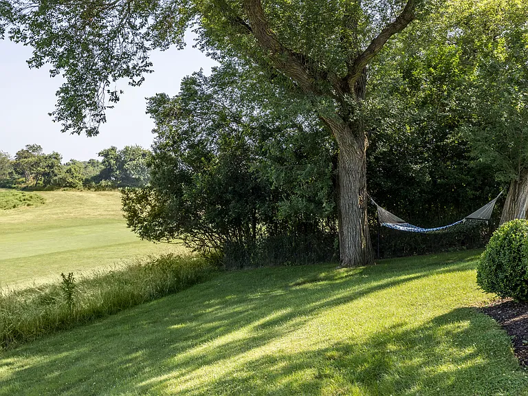 48 Fairlawn Dr — Photo 32