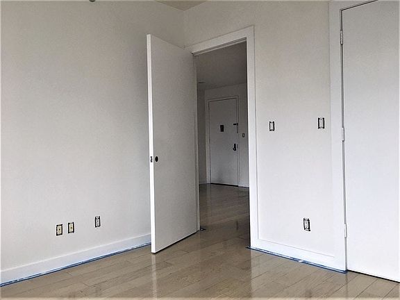 5th image of 4007 73rd St #3B