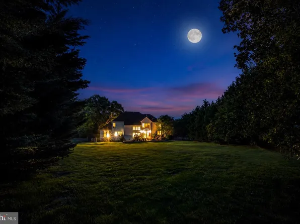 8206 Greentree Manor Ln, Fairfax Station, VA 22039