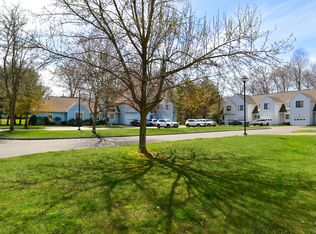 9 Woods Run #215, Farmington, CT 06032